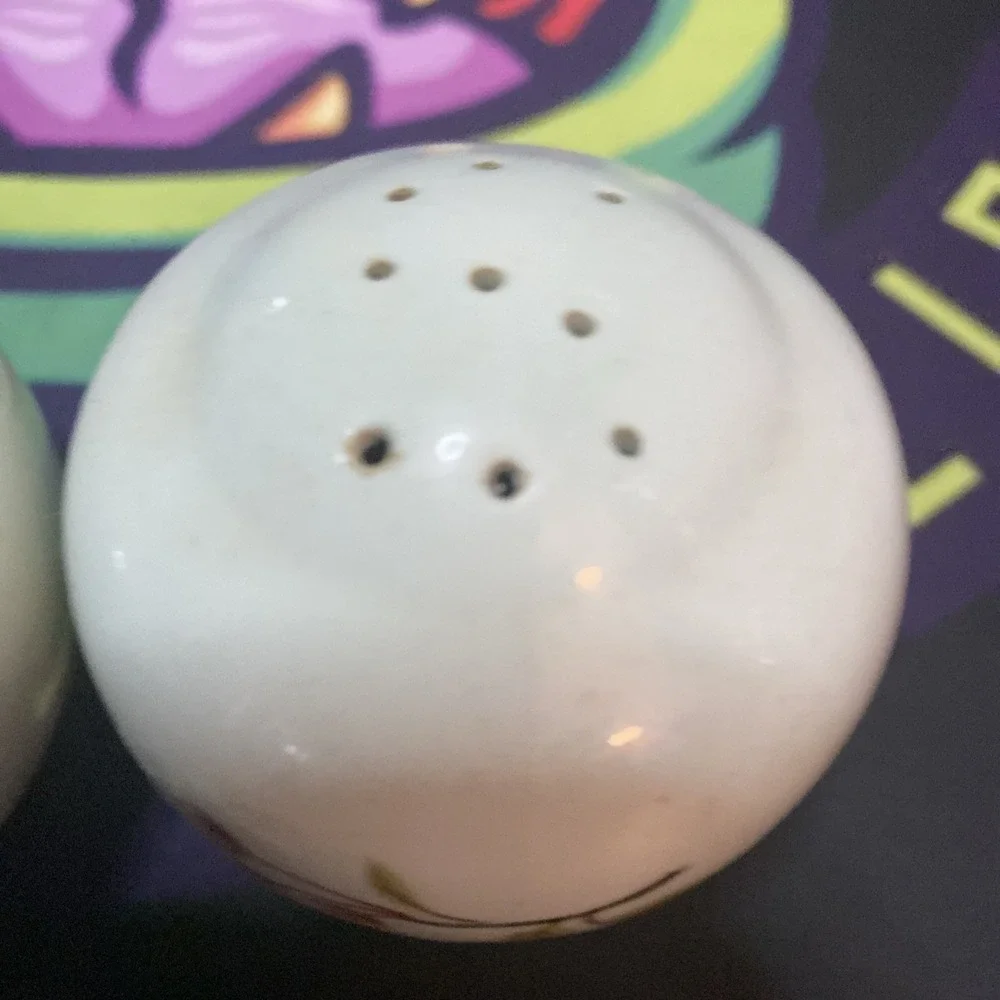Vintage Off White Salt And Pepper Shakers  G2